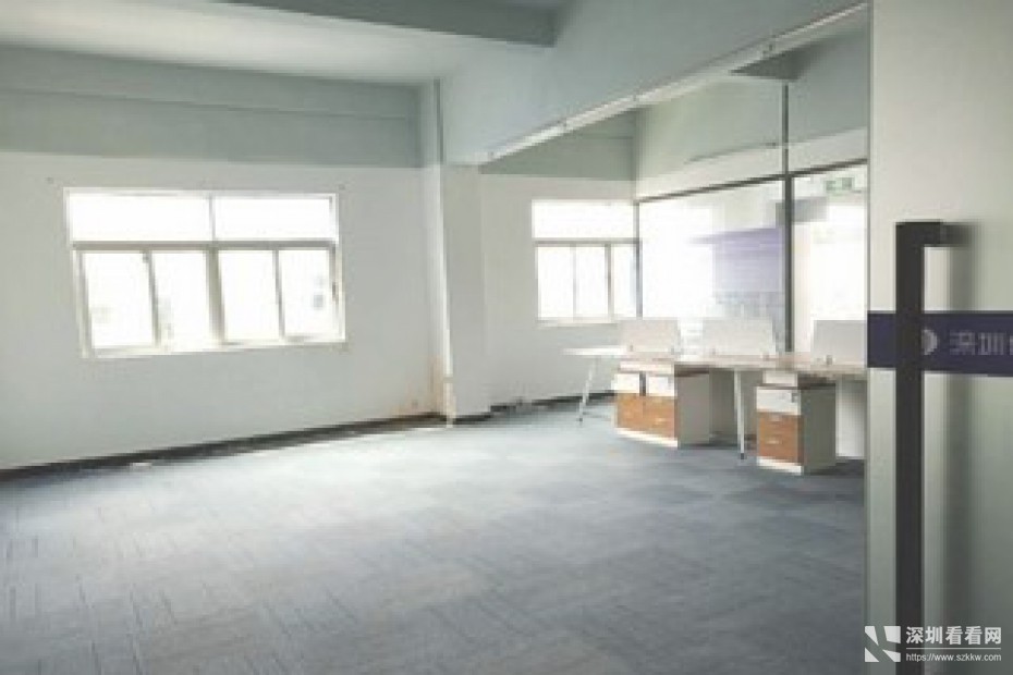 大浪楼上340平米装修厂房出租