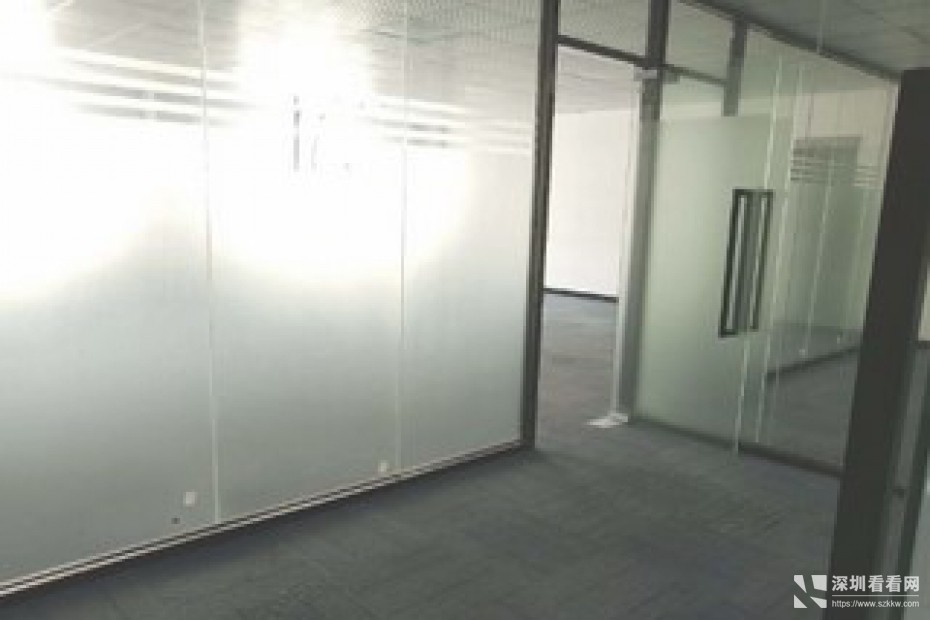 大浪楼上340平米装修厂房出租