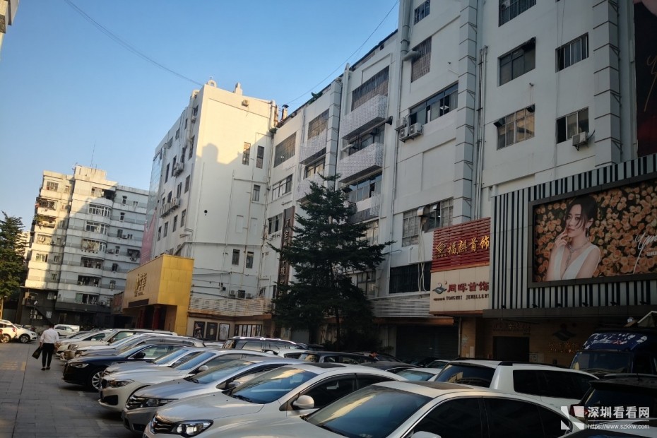 出租罗湖区水贝地铁口写字楼125平,豪华装修,可注册公司