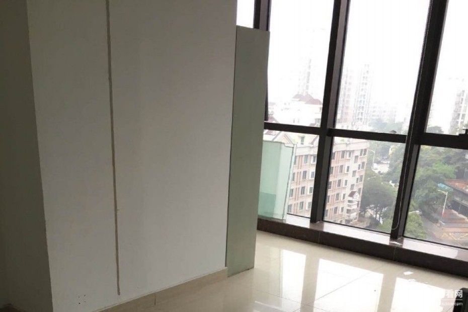 龙岗中心城正中时代广场业主急租260平5+1格局东南向精装办公室随时看楼