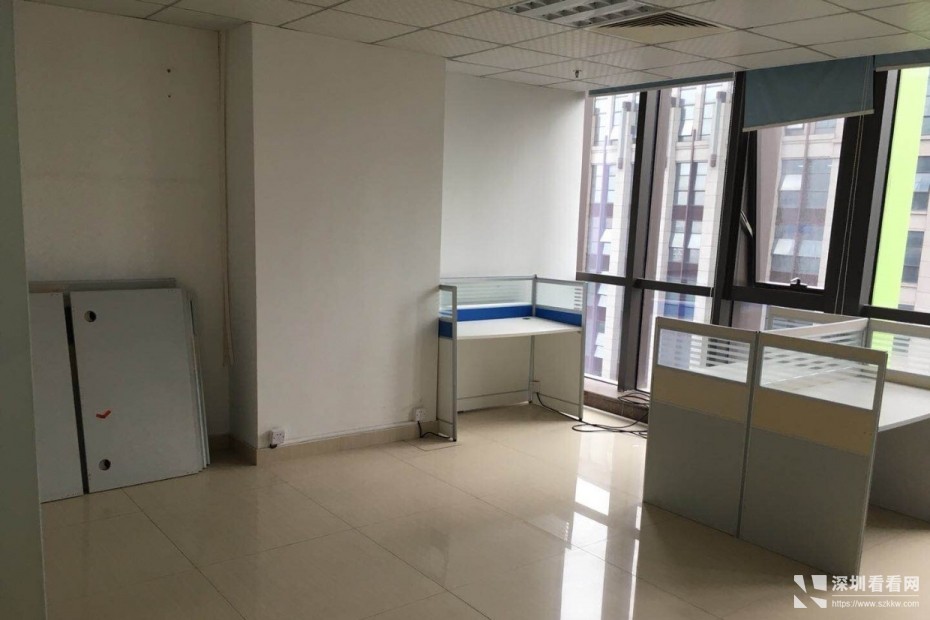 龙岗中心城正中时代广场业主急租260平5+1格局东南向精装办公室随时看楼