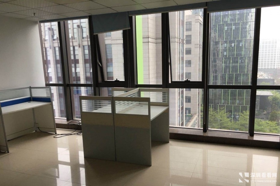 龙岗中心城正中时代广场业主急租260平5+1格局东南向精装办公室随时看楼