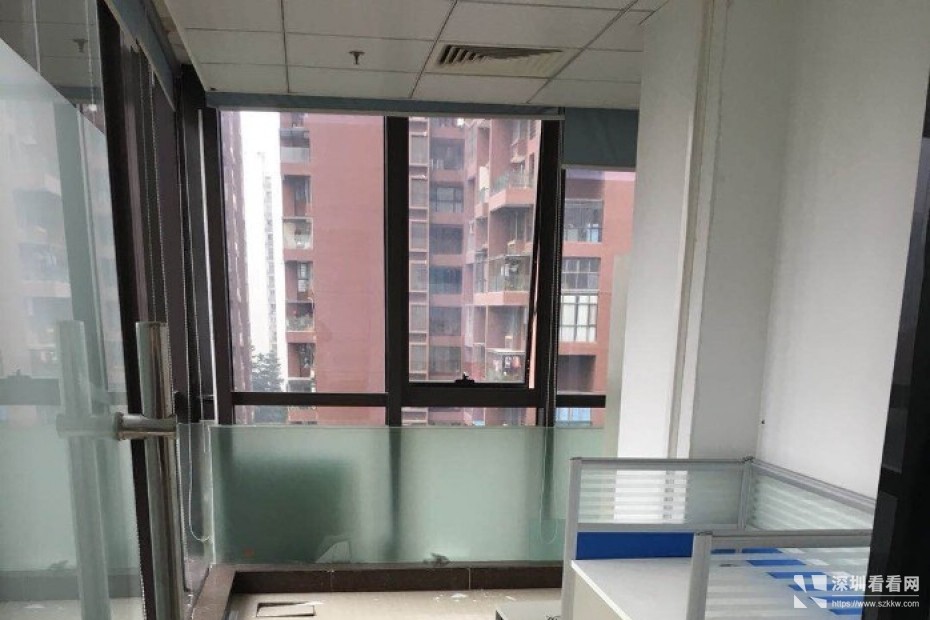 龙岗中心城正中时代广场业主急租260平5+1格局东南向精装办公室随时看楼