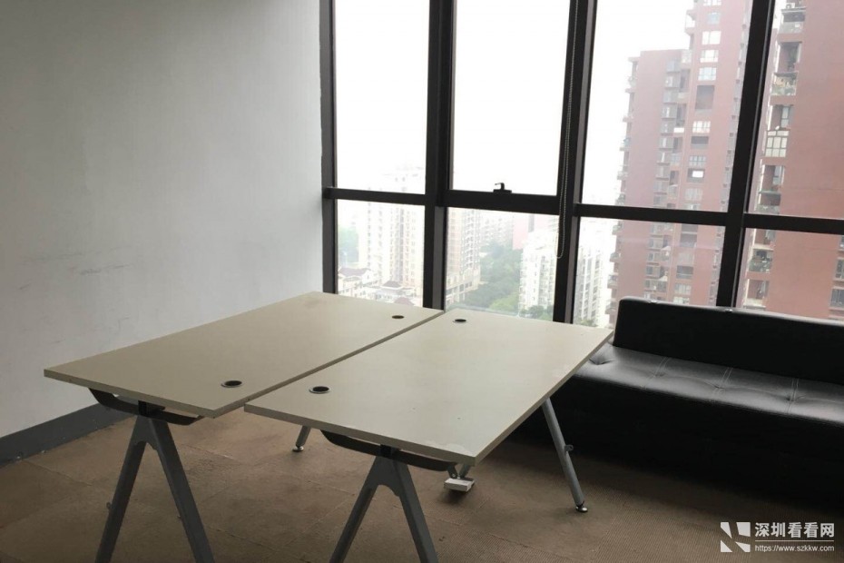 龙岗中心城正中时代广场业主急租260平5+1格局东南向精装办公室随时看楼