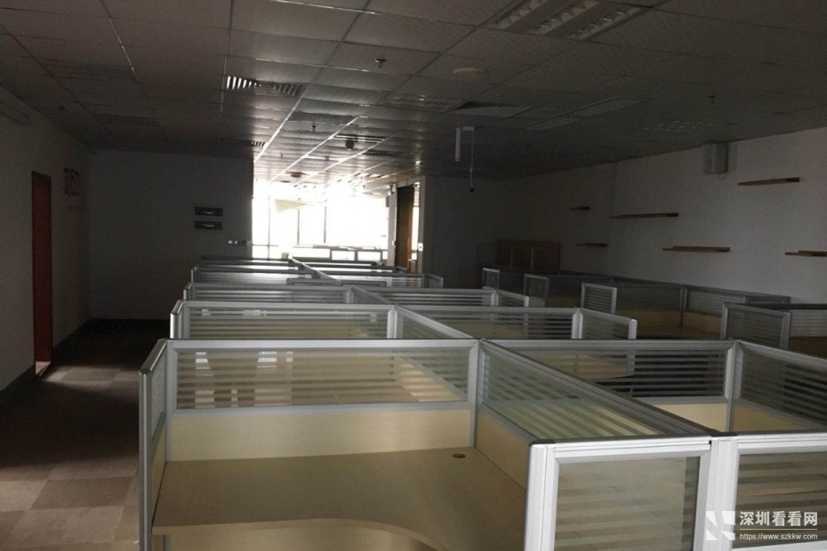 龙岗中心城正中时代广场业主急租260平5+1格局东南向精装办公室随时看楼