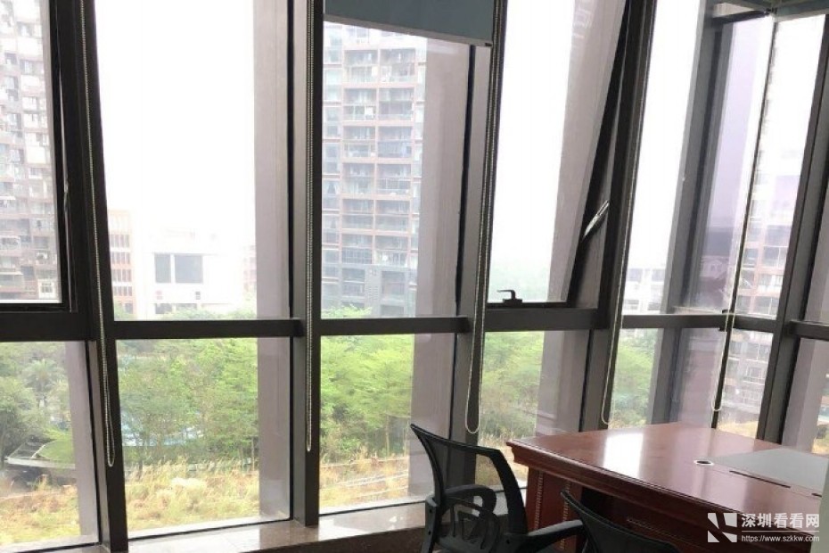 精装4+1格局 龙岗中心城 80元起 230平 交通便利 东南向