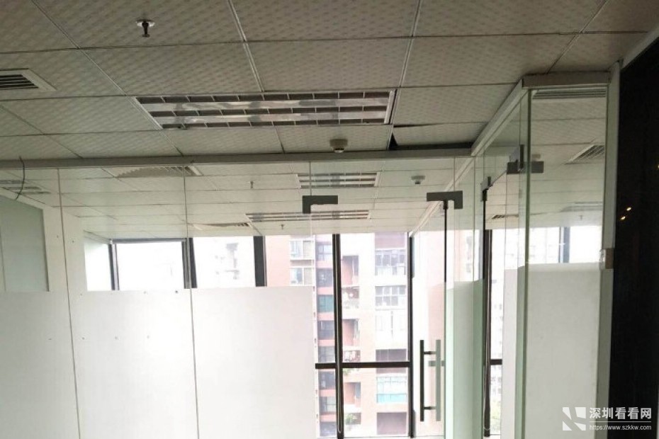 精装4+1格局 龙岗中心城 80元起 230平 交通便利 东南向