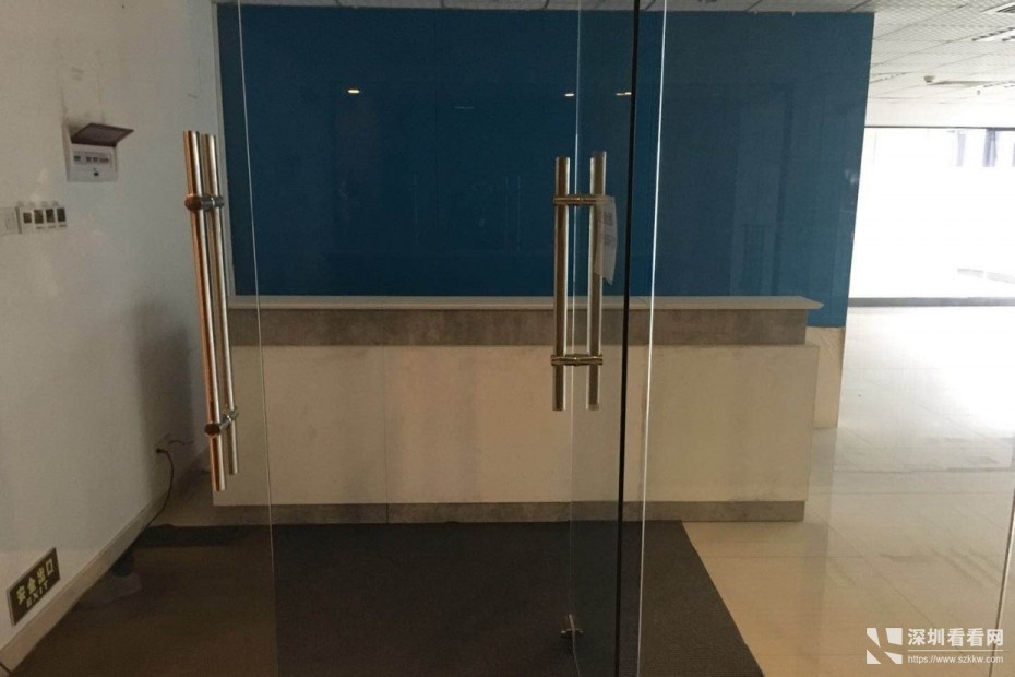 精装4+1格局 龙岗中心城 80元起 230平 交通便利 东南向