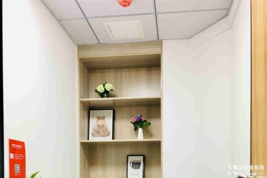 宝安区1280全包型办公室，2-3办公卡位，送红本，可变更注册