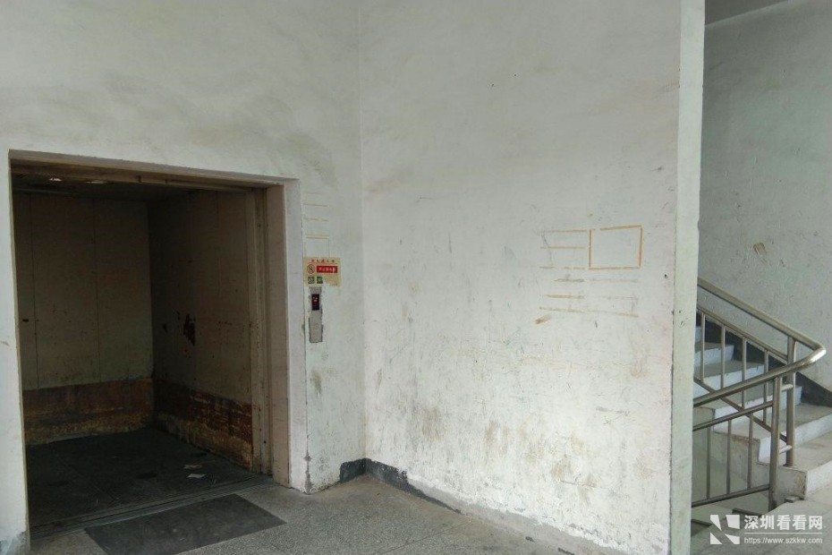 平湖主干道空出1100平精装厂房高度4.5米使用率8成空地大