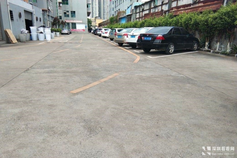 平湖主干道空出1100平精装厂房高度4.5米使用率8成空地大