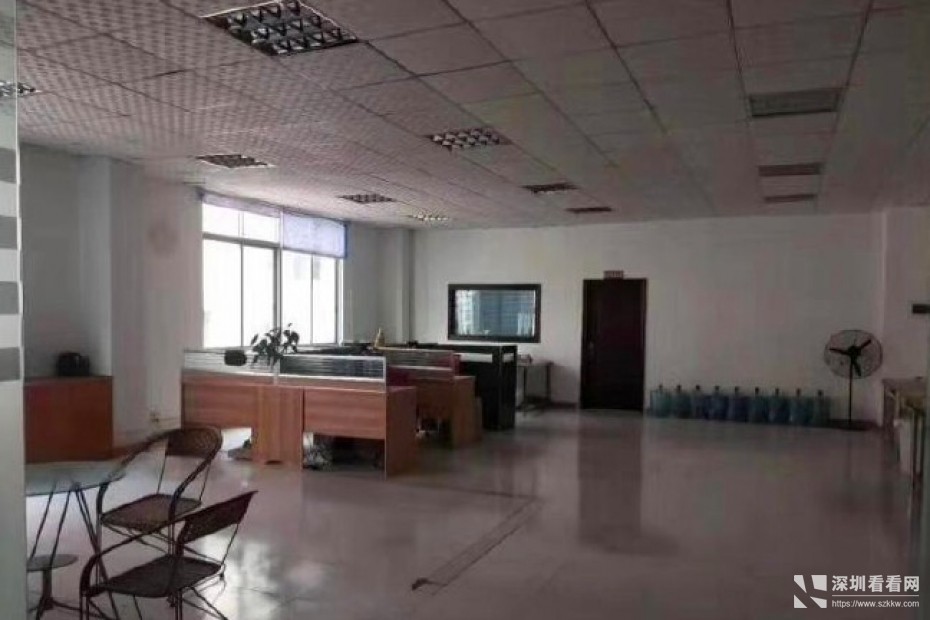 横岗地铁附近原房东二楼1200平精装修厂房出租