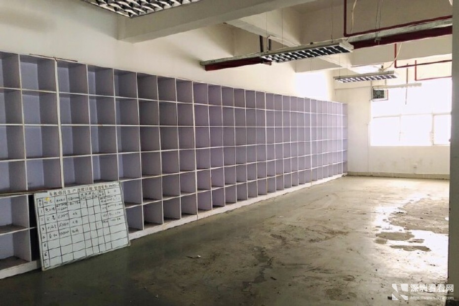 布吉布澜路边大型工业区，到李朗地铁站100米，4楼2100平