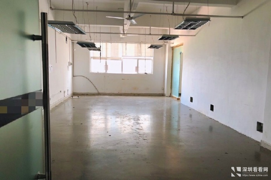 布吉布澜路边大型工业区，到李朗地铁站100米，4楼2100平