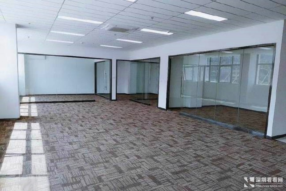 平湖华南城十号地铁口电商园内小面积厂房200平方出租