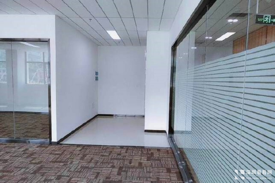 平湖华南城十号地铁口电商园内小面积厂房200平方出租