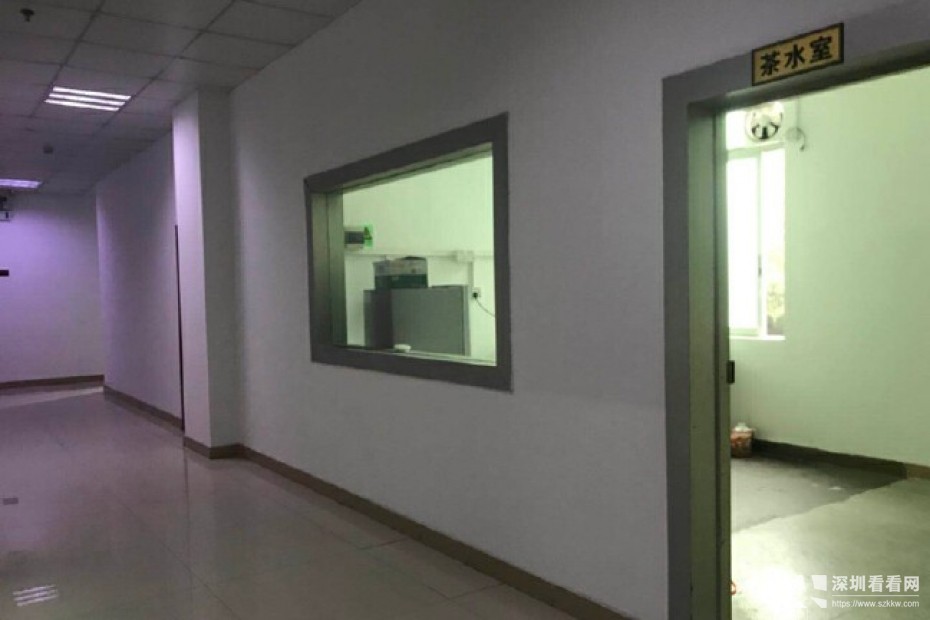 龙岗五联红本厂房一楼楼上各有仓库、厂房600平招租！带办公室