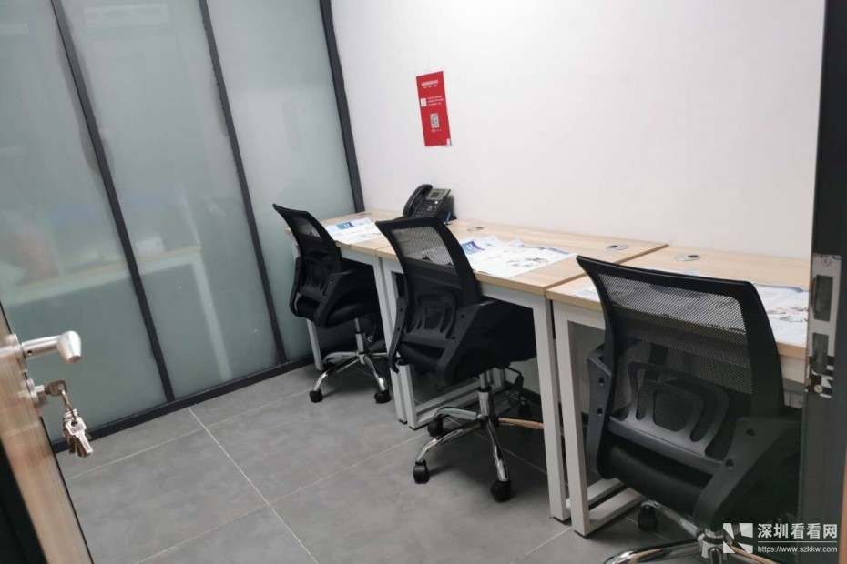 西乡街道办对面共享办公室新城广场大厦 直租工位卡位出租 仅600全包