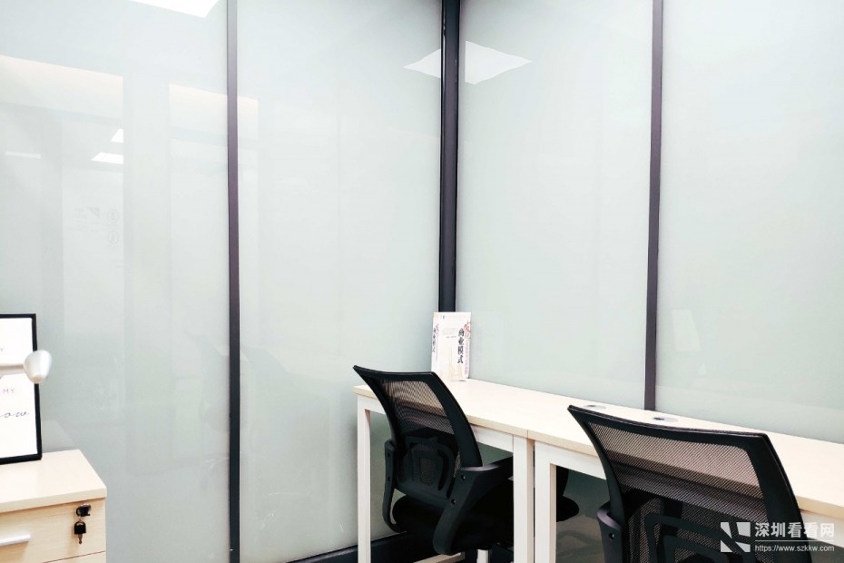 西乡街道办对面共享办公室新城广场大厦 直租工位卡位出租 仅600全包