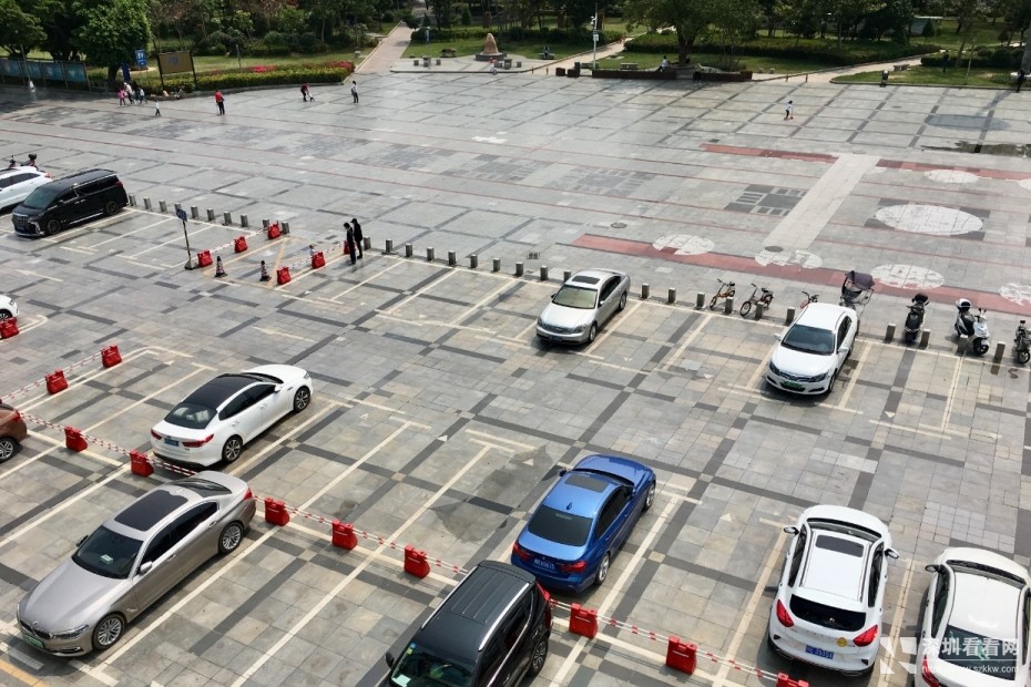 西乡街道办对面共享办公室新城广场大厦 直租工位卡位出租 仅600全包