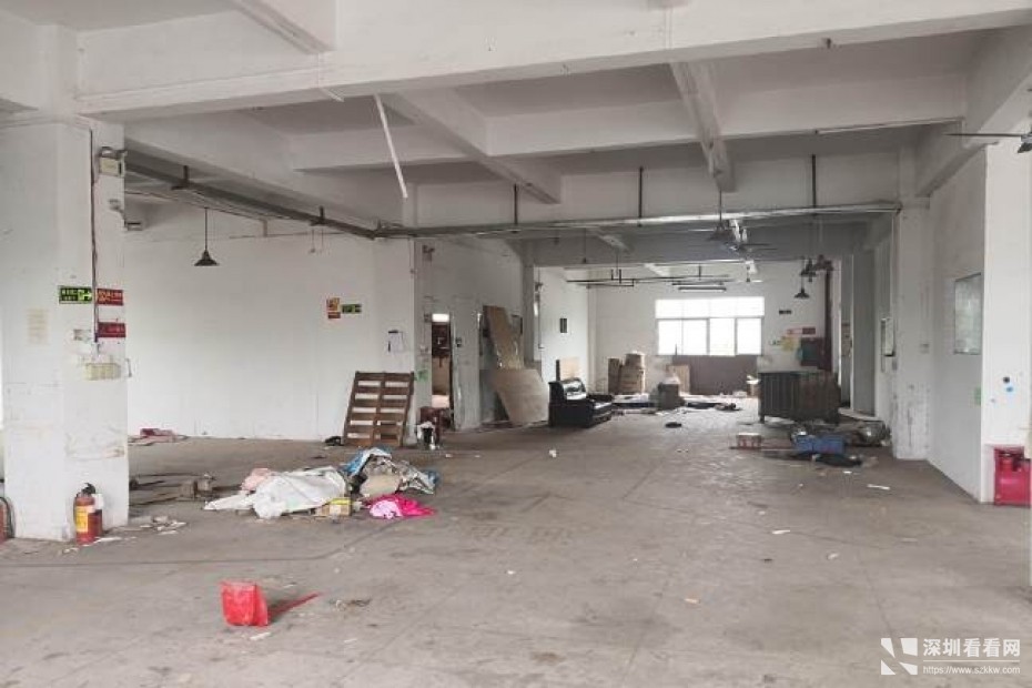 龙岗五联原房东楼上面积800平厂房出租