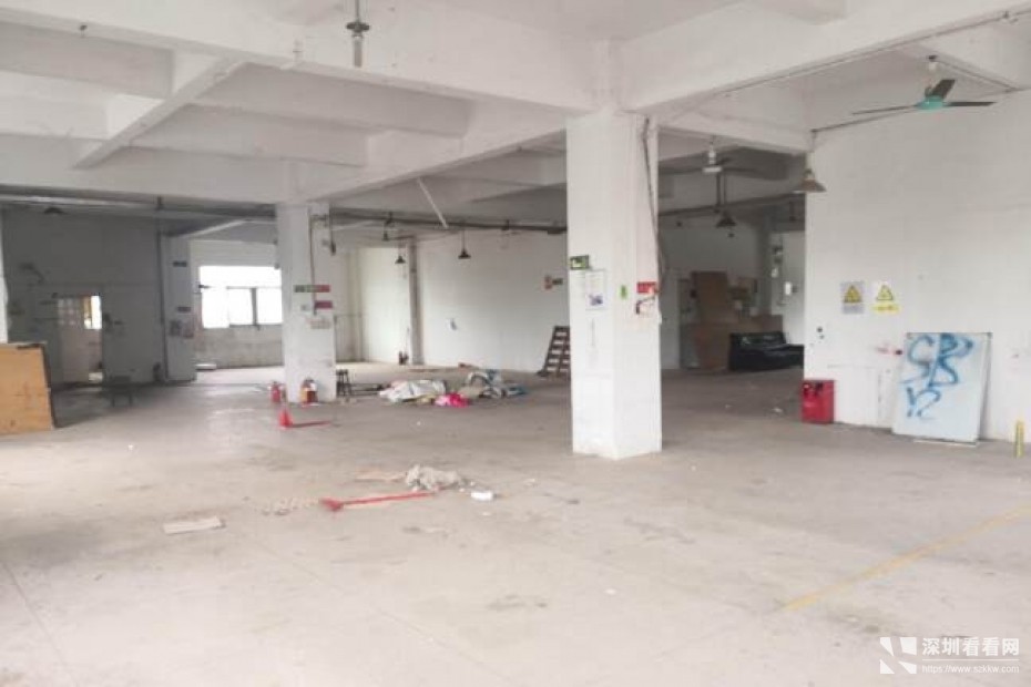 龙岗五联原房东楼上面积800平厂房出租