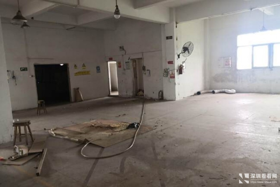 龙岗五联原房东楼上面积800平厂房出租