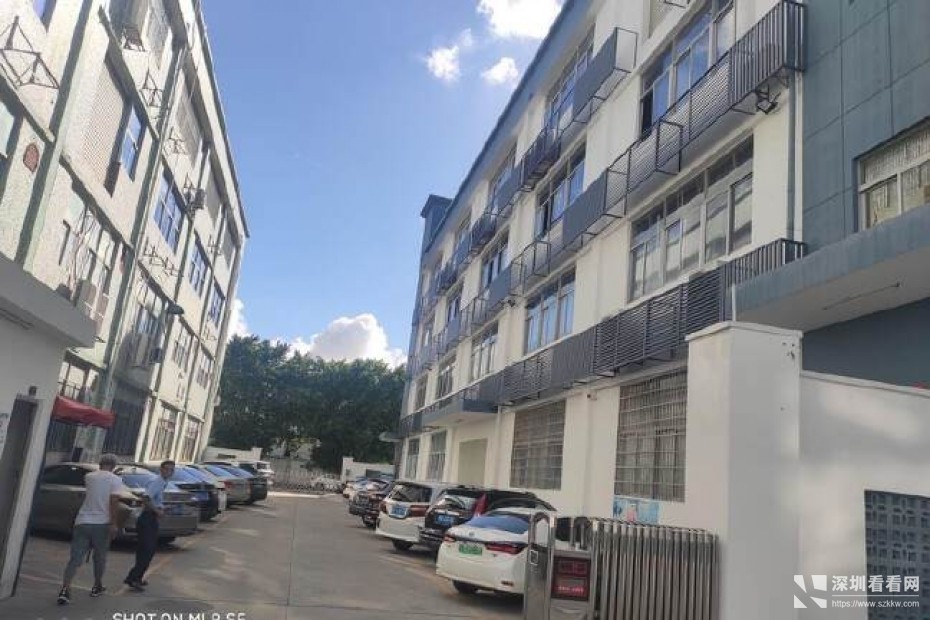 龙华工业区楼上2000平无尘车间厂房出租，不需转让费