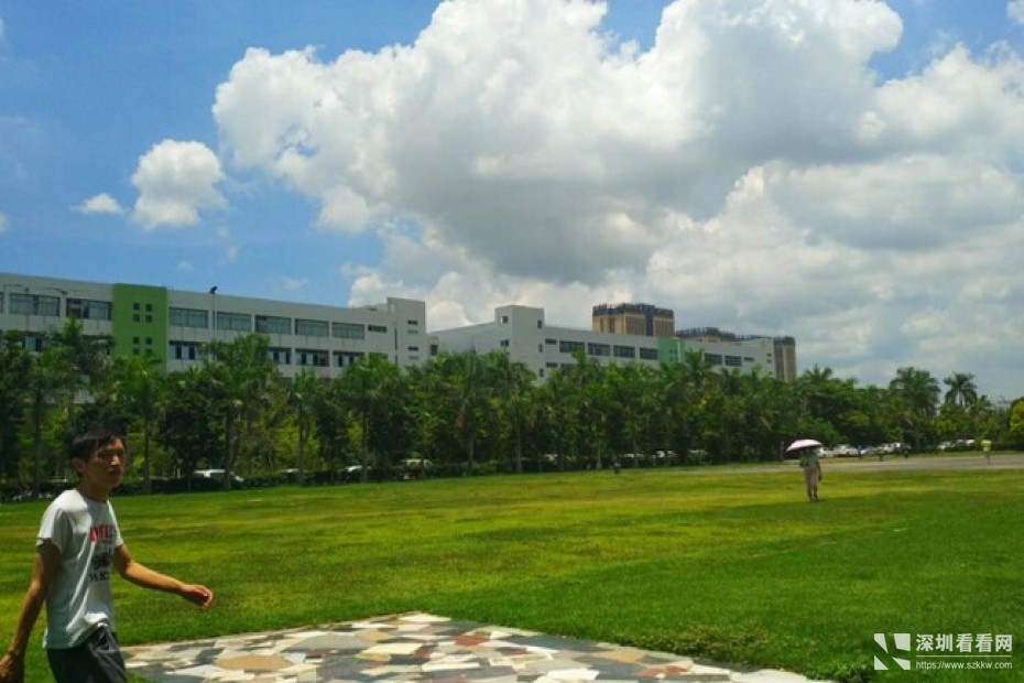 龙岗周边工业园一楼5000平方高度六米标准厂房出租！