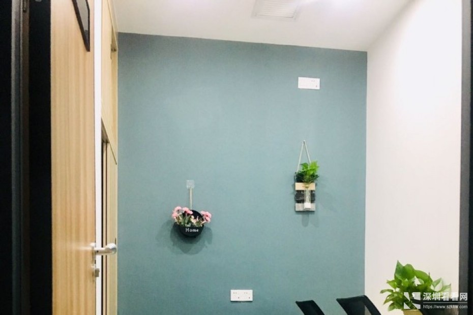 西乡街道办对面107国道新城广场大厦共享办公室工位卡位出租 仅680全包