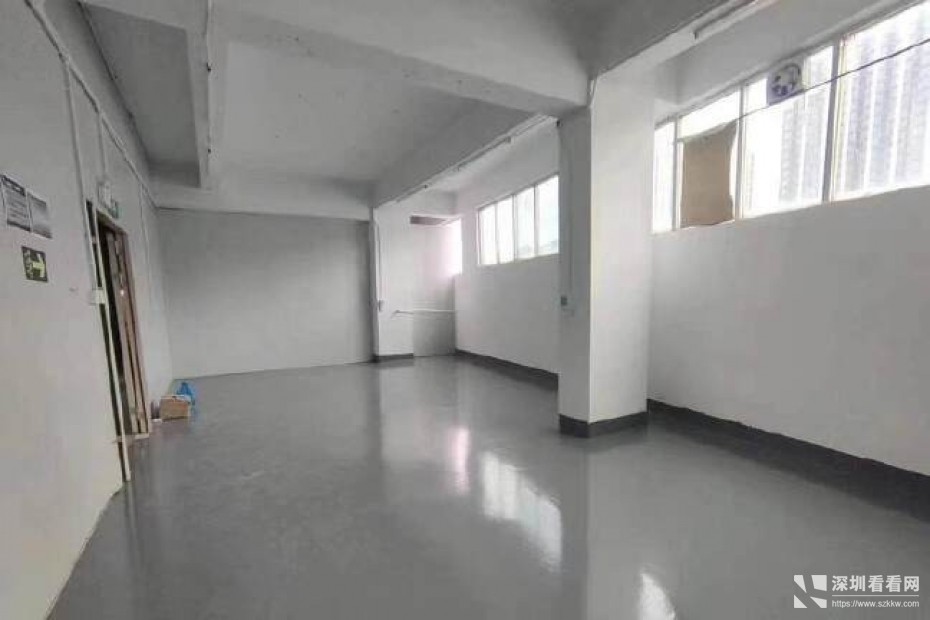 坪地坪东独院厂房出租楼上1500平，带装修