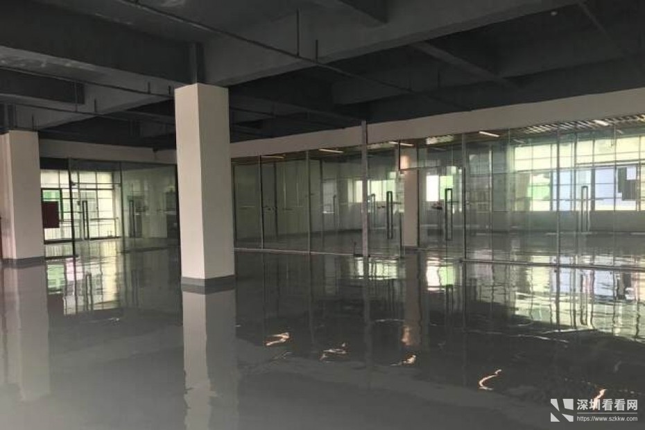 地铁口物业，交通方便园区车位有的是