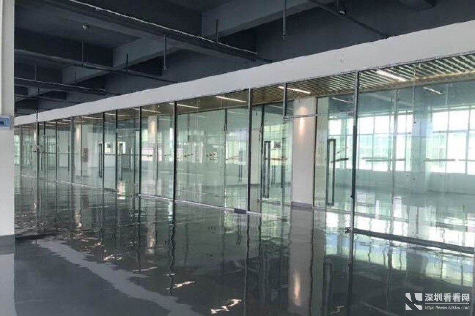 地铁口物业，交通方便园区车位有的是