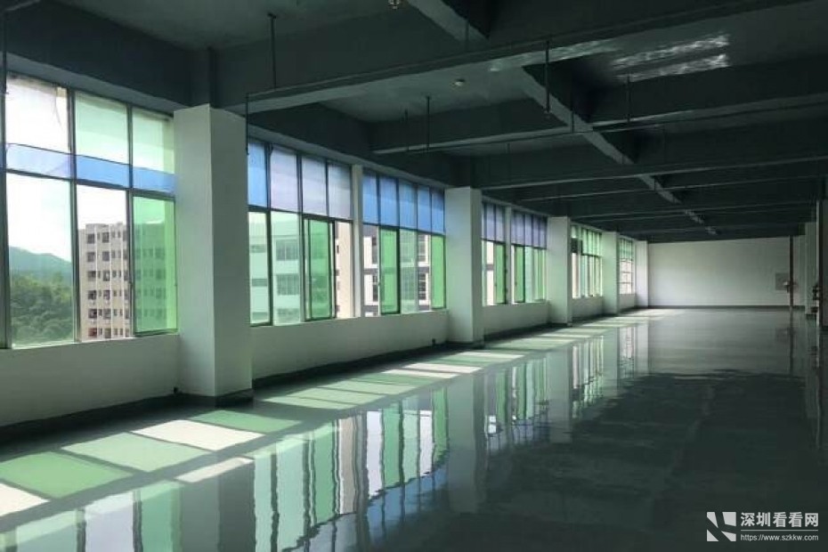 地铁口物业，交通方便园区车位有的是