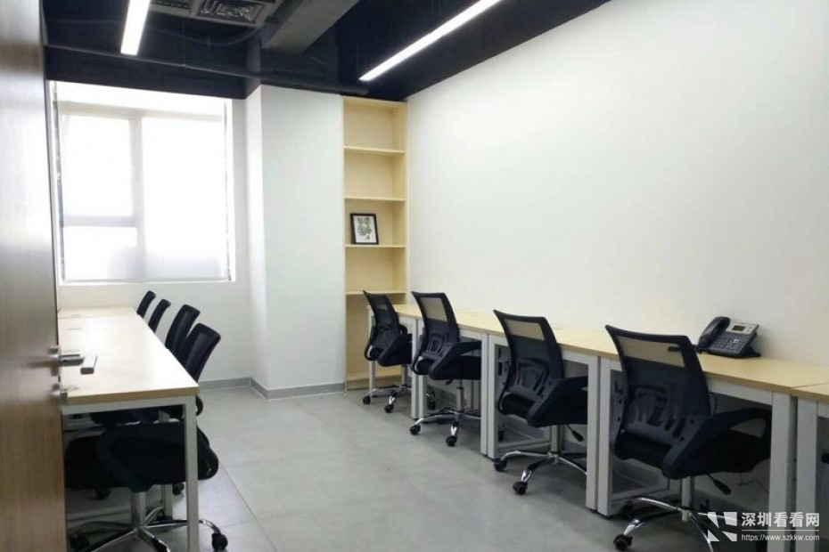 龙岗地铁口小型办公室,可仓储放货,带红本可注册公司