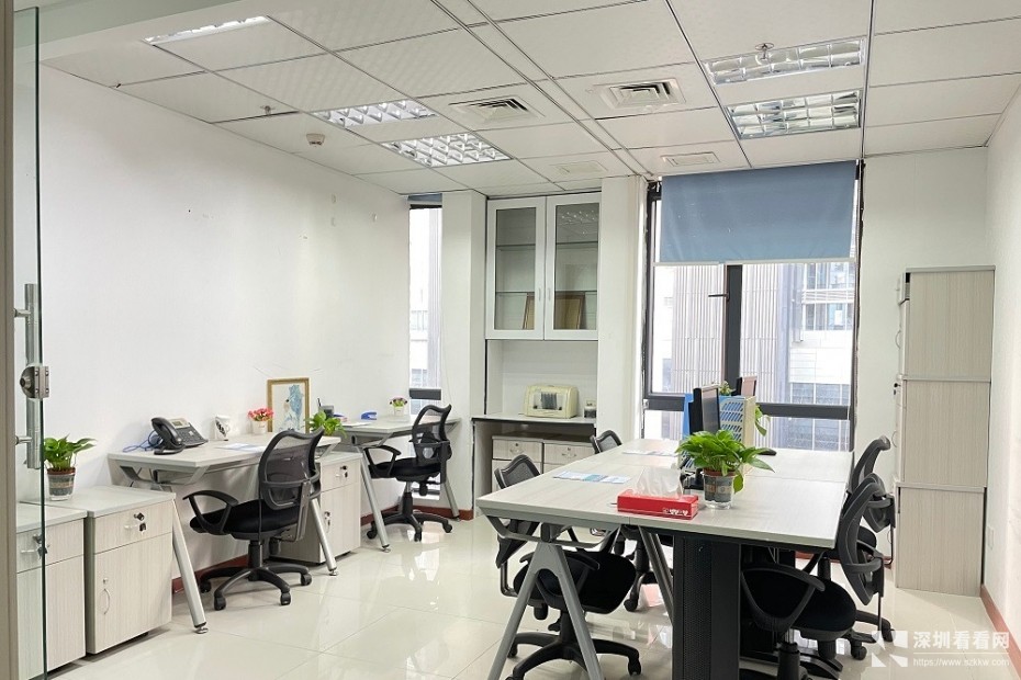 南山地段共享办公室2人间,配红本合同,能注.册拎包办公,费用全包