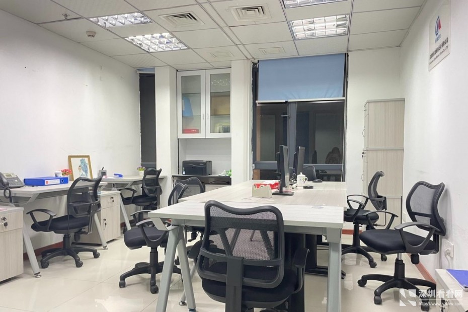 宝安中心城精装办公室出租，有红本租赁凭证，可注册