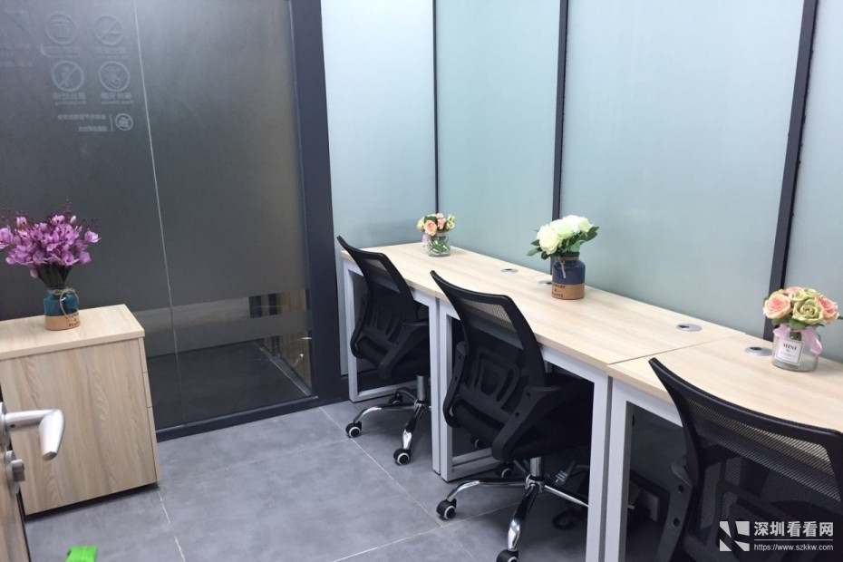 宝安独立小办公室配有会议室洽谈区精装出租送注册地址