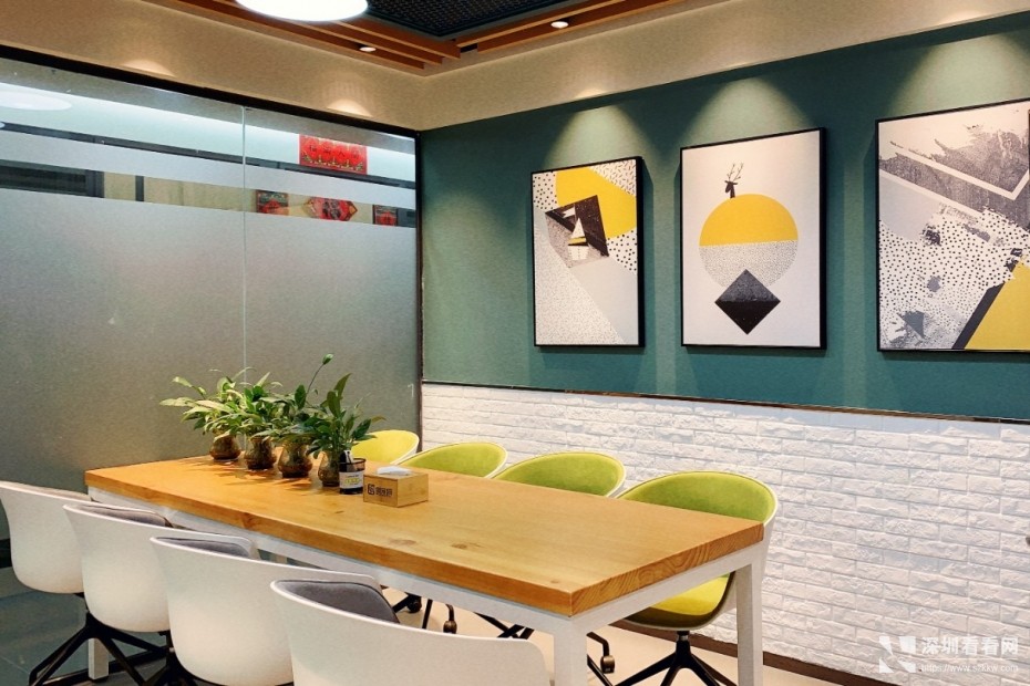 圣诞特惠  布吉精装中小办公室出租 费用全包 拎包入驻！！！