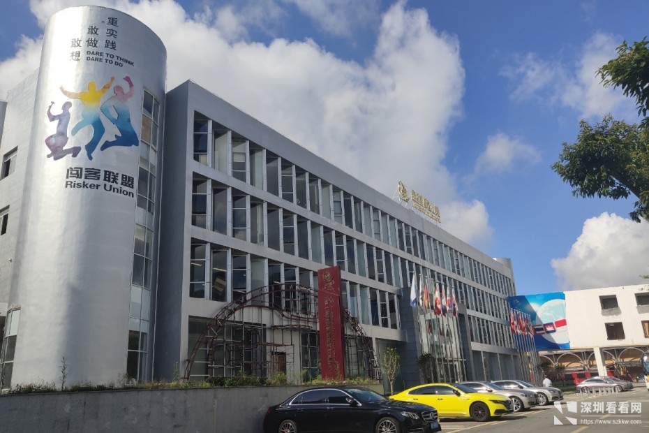 188平起！ 布吉靠近地铁口！精装带带全套家私写字楼出租