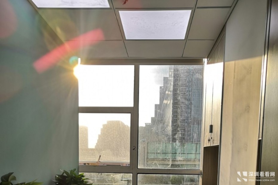 特价888福田区域任君选择共享办公室双面采光现房带家具