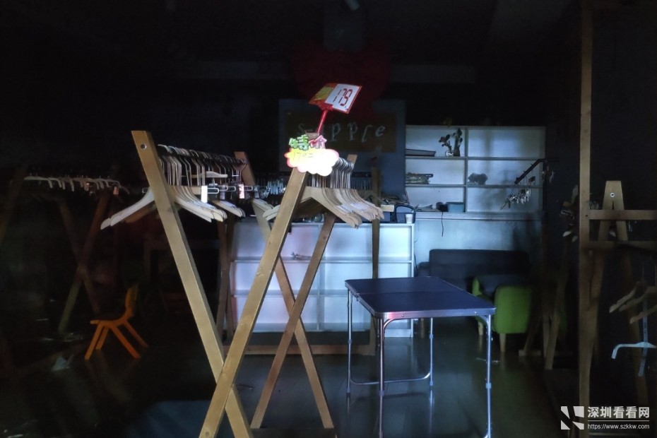 公明老街振明路双门面店铺出租原为童装店