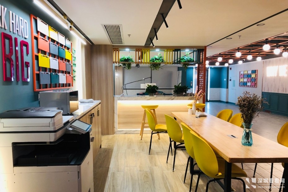 布吉60平豪装办公室配套齐全拎包办公停车方便送免租