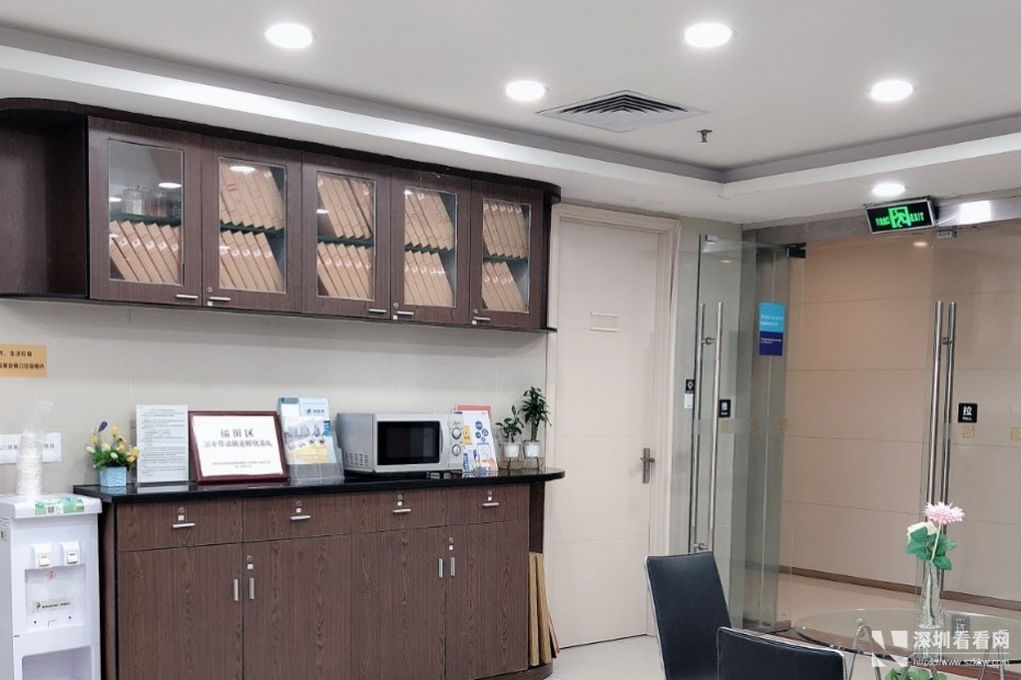 福田星河COCO对面甲级写字楼小型办公室出租出红本