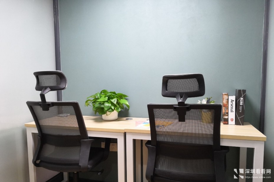 创业小面积办公室创客空间提供所有办公配套有接待室会议室适合创业分公司办事处