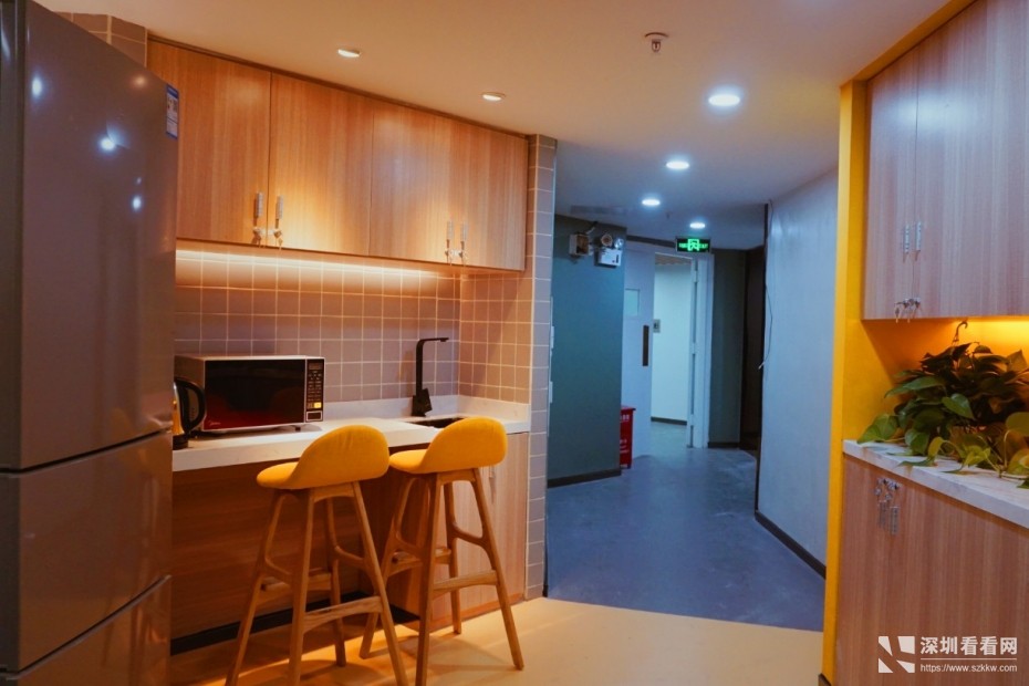 适合初创型公司分公司办事处独立3至6人间带家具可注册