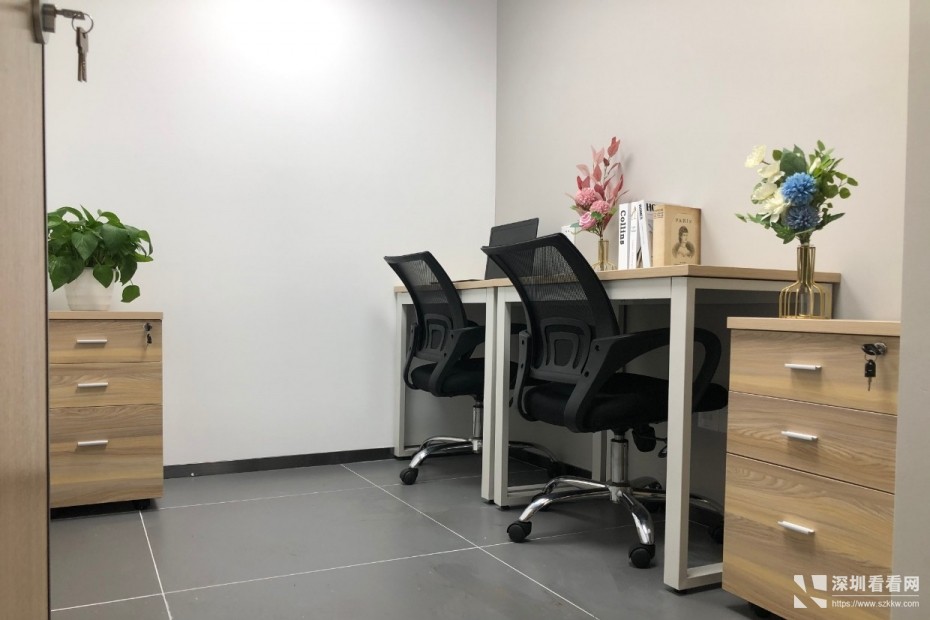 横岗地铁口小面积办公室家私水电物业全包