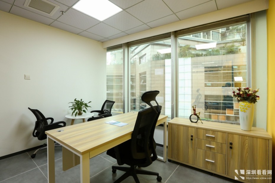 出租水贝地铁口带老板间办公室费用全包家私齐全拎包入住