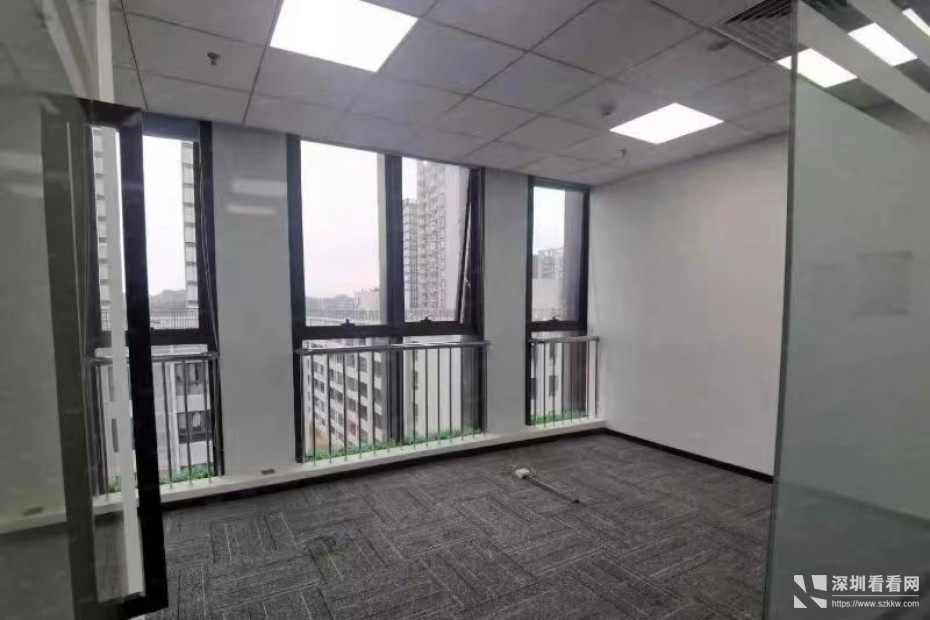 龙华区东环二路龙华广场旁边